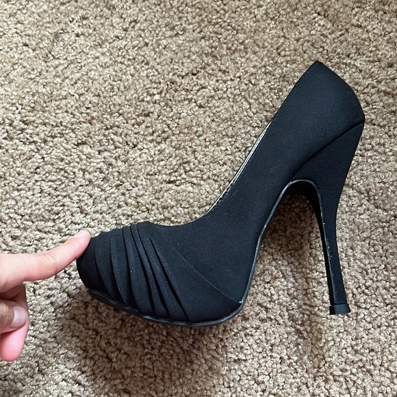 Size 8 Platform Heels - Picture 2 of 2